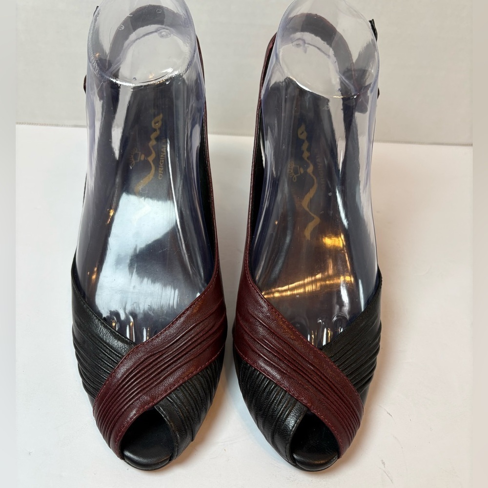 Mina vintage unique pleated black & burgundy leather peep-toe heels sandals 7.5M